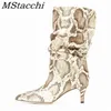 뜨거운 판매 mstacchi 여성 snakeskin 인쇄 pleated stiletto les bottes basses 펑크 소녀 뾰족한 발가락 슬립 패치 워크 섹시한 오토바이 부츠