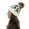 ビーニー/スカルキャップ女性ニット帽子秋冬暖かいヒョウのプリントウールの豆のキャップポンニットイヤーマフ女性のファッション