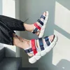 Sandali Summer New Platform Soft PU Beach Shoes Sport Pantofole casual leggere comode da uomo in bianco e nero 220302