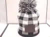 Kış Kapağı Ekose Şapka Kadın Bonnet Kalın Beanies Gerçek Rakun Kürk Pompomları Sıcak Kız Kapakları Snapback Pompon Beanie Şapkaları Artı Kadife Şapkalar