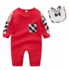 Baby Romper Barnkläder Höst Romper Haklapp 2 ST Set Pojkar Onesies Set Spädbarn Bomull Nyfödd Jumpsuit