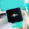 Desingers Ring Mannen en Vrouwen Breedte en Smalle Versie Rose Paar Verzilverd Luxe Ringen Klassieke zes prong diamanten ring Dame Driedimensionaal Patroon Paar