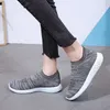 Unissex baixo superior sapatos de caminhada casual malha respirável tênis deslizamento em tênis esportivos tamanho 40473279613