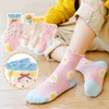 5 paires / lot chaussettes en coton doux pour enfants pour adolescents garçon fille bébé mignon dessin animé mode chaussettes chaudes 1-12y automne hiver enfants CN LJ200828