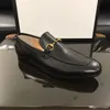 C8 3 colori in stile europeo Gentleman Monk Cinghiale Scarpe formali con punta di piedi Abbigliamento di mocassini Scarpe per la fibbia per feste maschili Shoe 33