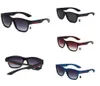 Diseñador de moda Gafas de sol Gafas clásicas Gafas Playa al aire libre Gafas de sol para hombre Mujer 7 Color Firma triangular opcional
