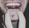 18 -karatowe złote zęby Braces Punk Hip Hop wielokolorowe diamond niestandardowe dolne zęby Grillz Dental Mouth Fang Grills Cap Wampire Rapper