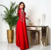 2022 Red Satin A Line Cafan Abendkleider Langes Kap Bead Applique Stickerei Dubai Arabische Frauen formelle Abschlussballkleider