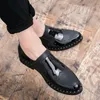 Plattform Leder Kausalschuhe für Männer Bogue Patent Leder Schuhe Mann Schnürung Oxford Kleideraufzug formelle Clubparty Schuhe