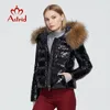 Astrid 새로운 겨울 여성 코트 여성 따뜻한 두꺼운 파카 패션 블랙 짧은 재킷 너구리 모피 후드 여성 의류 7267 201214