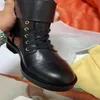 أحدث النساء ذات العلامات التجارية Wonderland Ranger Lace-Up Boot مصمم سيدة جلود جلدية مسطحة كعب نعل خارجي مع Box198T