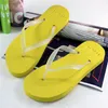 Uomo Soft Jelly Sleepers Luce trasparente Cool Slides Beach Summer Unisex Flat Bright Glow Infradito Clear Scarpe casual J1209