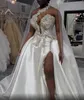 2022 Сексуальная арабская роскошь линия свадебные платья свадебные свадебные платье на одно плечевые кружевные аппликации серебряный кристалл бисера боковой свадебные свадебные платья собор