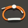 Bracciale con ciondoli Stile moda Uomo Donna Acciaio al titanio Colorato Corda di nylon Bracciale spaziale Inciso V Iniziali Smalto Fascino con velv294f