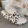 2022 mignon lait vache nuage pantoufles EVA plage été oreiller diapositives Kawaii sandales chaussures plate-forme maison salle de bain douche tongs Y220214