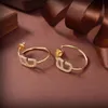 Luksusowe stadniny Kolczyki Projektant Love Earring Cleef Jewelry Prezent Party Clover Śruba Ślubna Van Para Moda Carti Bardzo dobry 068