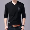 Camiseta da marca de moda para homens namorado coreano Presente Tops Tops Streetwear V Pescoço de pescoço Tee de manga longa Men roupas de 201116