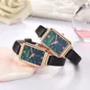 Montres de mode Square Design Femmes Lady Small Exquis Casual Quartz Montres Bracelet En Cuir Analogique Gril Étudiant De Luxe Chiffre Romain Montre-Bracelet