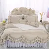 3/4/6 / 8pcs soie coton luxe princesse ensemble de literie pure dentelle de flocon de neige housse de couette jupe de lit taie d'oreiller Twin Queen King size T200706