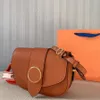 Hobo Cross Body Nueva temporada Moda de alta calidad Bolsas de cerveza para mujer Bolso de hombro Cuero de becerro de grano de cartero Elegante Múltiples métodos de espalda Compartimento de gran capacidad