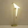 Nowoczesne Żelazo Huśtawka Origami Ptak Lampa Stołowa Strona główna Bedside Czytanie LED Desk Light Oprawa