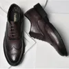 جلد طبيعي أزياء الرجل الحذاء ديربي الأعمال اللباس الرسمي البروغ منحوتة أحذية رجالية جودة عالية