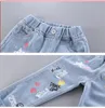 Jeans da bambina per bambini Pantaloni lunghi da cartone animato floreale Primavera Autunno Graffiti Pittura Stampa Pantaloni casual con foro JYF 220222