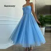 Fairy Blue Princess Galajurken Sparkly Starry Tulle Strapless Korte Prom Jassen Geplooide Thee-Lengte A-lijn Formele Partij Jassen