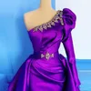 Purpurrote Perlen Mermaid Prom Kleider mit abnehmbarer Zug Eine Schulter Lange Ärmel Plus Größe Abendkleider Satin Kleid