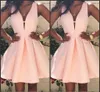 Clássico rosa curta vestidos de regresso a uma linha v decote cintas mini simples cetim cocktails desgaste para mulheres meninas vestido ocasião especial