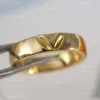 2022 Mode Charm Luxury Titanium Steel Love Ring Silver Guld Rose Golds Män och Kvinnor Bröllop Par Engagemang Hip Hop Gift Smycken Storlek 6-9 Toppkvalitet