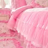 Estilo coreano Pink renda colaboradouro conjunto rei rei size 4pcs estampa rosa princesa cover capa sai saias de cama de cama algodão HOM89088842