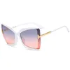 Óculos de sol 2022 Big Women Fashion Cat Eye Cateye Sun Glasses para Lady Vintage Butterfly Metal Sunglass249L