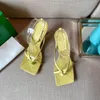 2022 Mulheres senhoras de couro real 8cm Sandals Sandals Flips Flops Slipper Shop-On Sapatos de fivela de fivela de casamento Moda Solid estreita banda quadrada palha tamanho 35-43