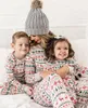 Pigiama natalizio per la famiglia Set a righe Alce Casual Family Matching Outfit Indumenti da notte invernali Indumenti da notte Set pigiama carino LJ201111