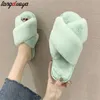 Zimowe kapcie damskie Ciepłe Faux Fur House Pantofle Cross Miękkie Pluszowe Puszyste Kobiece Kapcie Open-Toed Fashion Cosy Pink Slipper Y201026