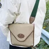 Orta lüks tasarımcı omuz çantaları Kadın çanta kaplan kafa cüzdan erkekler çapraz vücut çantası evrakları 2 renk ünlü tasarım