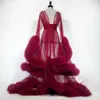 Burgundy Bridal Feather Nightgown Robes Ny Ankomst Transparent Tulle Lady Sleepwear Jackor Lång överlagring Klänningar Efter Party Dress