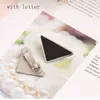 Nieuwe Collectie Driehoek Letter Haar Clip Dames Meisje Metalen Triangle Barrettes met stempel Mode Haaraccessoires