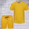 yeni Casual Suit Erkek Eşofman Moda alfabe deseni Yaz Sportwear Bisiklet Yaka Kısa Kollu T-shirt + şort 2 Renk Seçeneği Yüksek Kalite Tasarımcı Spor Giyim