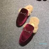 Designer tofflor päls prinsetown mulor lägenheter kvinnor loafers äkta läder sandaler casual skor metall kedja sko män spets sammet s8858