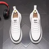 Primavera Moda Abito da sposa Scarpe in pelle Stile europeo Stringate Bianco Uomo Casual Punta tonda Sneakers Mocassini da passeggio antiscivolo traspiranti E8