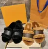 Lady Lås Det Flat Mule Mink Fur Slipper Cognac Brown Patent Canvas Slides Sandaler Vinter Booties Kvinnor Skor med låda