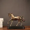 Home Decor Resin Copper Horse Ornamenten Kunstmatige Wijnkast Ambachten Home Decor Accessoires Geschenken Imitatie Dierlijk beeldje LJ200904