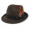 Fedora jazz chapéus imitação de pano de lã homens homens cavalheiro cavalheiro formal deformação borda arco arco pena de frango trilby chapéu