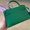 Sac de créateur de sacs d'épaule de marque 19,5 cm mini bacs de qualité faits à la main les couleurs vertes bleues Chevre en cuir de livraison rapide