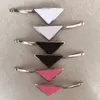 Presilha de cabelo triangular de metal quente com carimbo para mulheres, meninas, letras, triângulo, presilhas, moda, acessórios para cabelo, alta qualidade