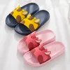 Verão Mulheres Chinelos Cute Dos Desenhos Animados Animais Fretwork Flats Soft Bathroom Chuveiro Não Deslize Slides Sandálias de Praia Senhoras Sapatos