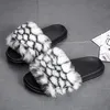Ciepłe puszyste kapcie kobiety antypoślizgowe kobiety pluszowe sypialni kapcie damskie buty 2020 Home Slide Slide Plush Footwear Buty 1