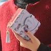 Portafoglio da donna corto in pelle PU Cartoon Cute Cat Portafoglio con nappa con cerniera e fibbia a contrasto Portamonete Portamonete femminile